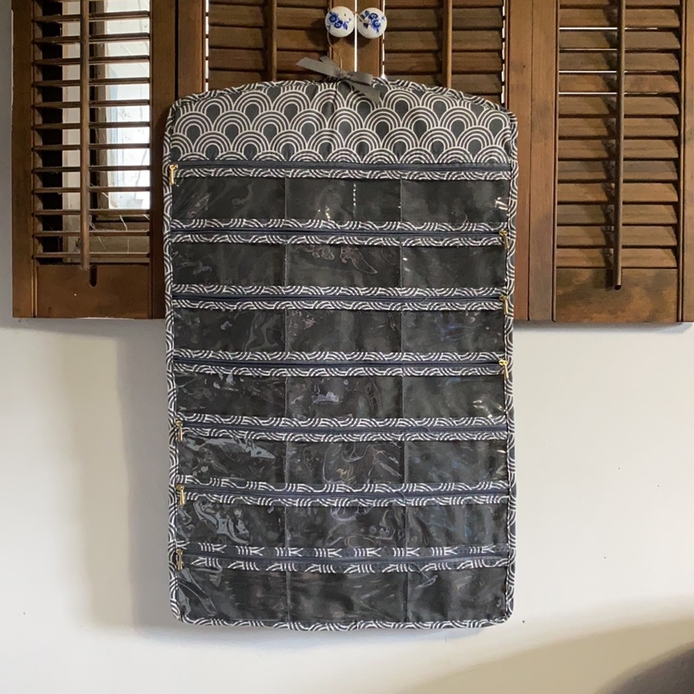 Double-Sided Hanging Jewelry Holder